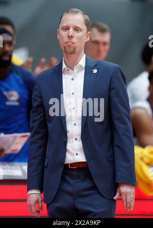 Würzburg, Deutschland. April 2024. Cheftrainer Christian Held (Rostocker Seawolves). 20.04.2024, Würzburg Baskets vs. Rostock Seawolves, easyCredit BBL, 29. gameday, Deutschland, Würzburg, tectake-Arena, Credit: HMB Media/Heiko Becker/Alamy Live News Credit: Heiko Becker/Alamy Live News Stockfoto