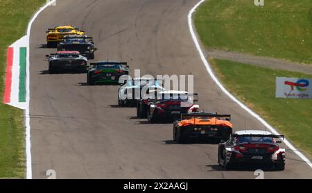 Imola, Frankreich. April 2024. © PHOTOPQR/OUEST FRANCE/Franck Dubray ; Imola ; 21/04/2024 ; Sport Automobile WEC championnat du Monde d' Endurance sur le Circuit d' Imola en Italie. GT (Foto Franck Dubray) - Langstreckenrennen - WEC - 6 Stunden Imola Qualifiyng Race 21. APRIL 2024 Credit: MAXPPP/Alamy Live News Stockfoto