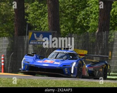 Imola, Frankreich. April 2024. © PHOTOPQR/OUEST FRANCE/Franck Dubray ; Imola ; 21/04/2024 ; Sport Automobile WEC championnat du Monde d' Endurance sur le Circuit d' Imola en Italie. CADILLAC RACING Nr. 2 Pilotée par Earl Bamber, Alex Lynn, (Foto Franck Dubray) - Langstreckenrennen - WEC - 6 Stunden Imola Qualifiyng Race 21. APRIL 2024 Credit: MAXPPP/Alamy Live News Stockfoto