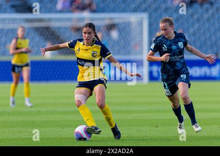 Gosford, Australien. April 2024. Isabel Gomez kontrolliert den Ball während des A-League Women Semi-Final 1 Spiels zwischen den Central Coast Mariners und Sydney FC im Industree Group Stadium am 21. April 2024 in Gosford, Australien Credit: IOIO IMAGES/Alamy Live News Stockfoto