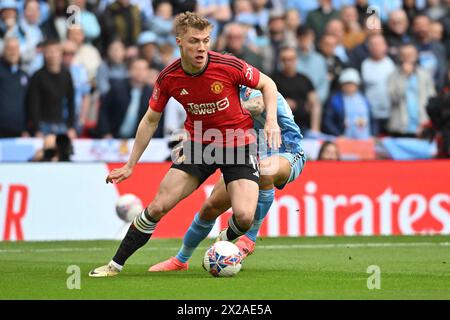 Wembley Stadium, London am Sonntag, den 21. April 2024. Rasmus Hojlund (11 Manchester United) kontrolliert den Ball während des FA Cup Halbfinalspiels zwischen Coventry City und Manchester City im Wembley Stadium, London am Sonntag, den 21. April 2024. (Foto: Kevin Hodgson | MI News) Credit: MI News & Sport /Alamy Live News Stockfoto