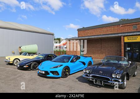 Chevrolet Corvettes (L-R: 1959, 1999, 2021 und 1963), Mustang 60, 20. April 2024, Brooklands Museum, Weybridge, Surrey, England, Vereinigtes Königreich Europa Stockfoto