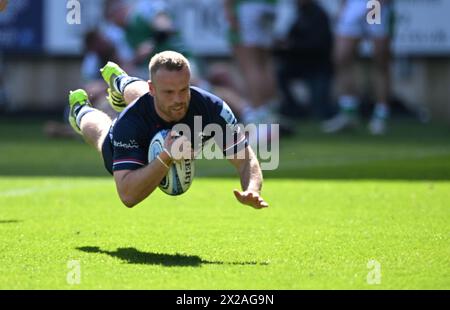 Ashton Gate, Bristol, Großbritannien. April 2024. Gallagher Premiership Rugby, Bristol Bears gegen Newcastle Falcons; James Williams von Bristol Bears erzielt einen Versuch in 28. Minute für 26-7 Credit: Action Plus Sports/Alamy Live News Stockfoto