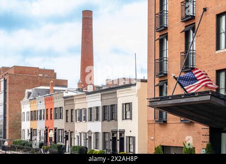 Washington DC - USA - 23. März 2024 Landschaftsblick auf charmante Häuser und das elegante Rosewood Washington Hotel; an der 31. Straße in der historischen Altstadt Stockfoto