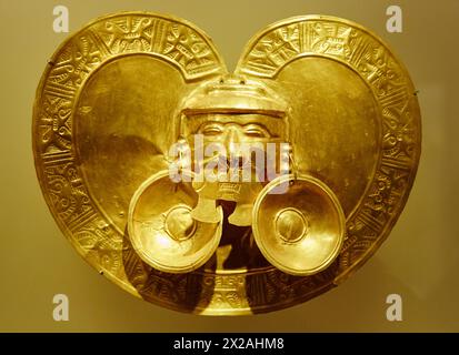 Goldene Pektoral, vorspanischen Goldarbeiten, Museo del Oro, Goldmuseum, Bogota, Cundinamarca, Kolumbien, Südamerika Stockfoto