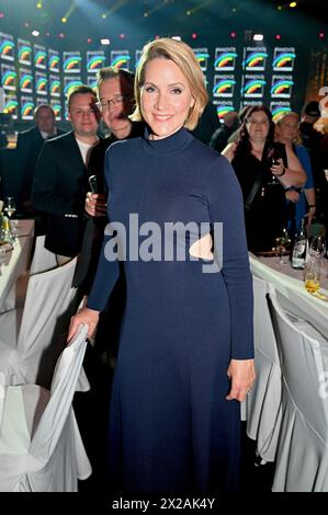 Rost, Deutschland. April 2024. Rust, Deutschland - 19. April 2024: Red Carpet - RADIO REGENBOGEN AWAD 2024 im Europa-Park mit Judith Rakers Credit: SIPA USA/Alamy Live News Stockfoto