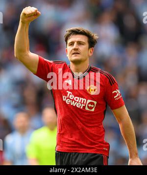 London, Großbritannien. April 2024 - Manchester United gegen Coventry City - Halbfinale des FA Cup - Wembley. Harry Maguire feiert sein Ziel. Bildnachweis: Mark Pain / Alamy Live News Stockfoto