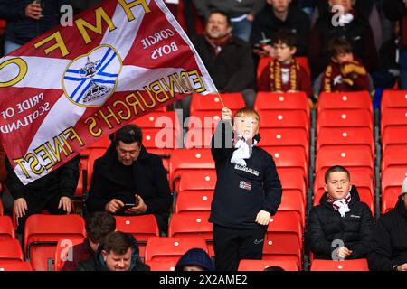 Glasgow, Schottland. 21. April 2024; Hampden Park, Glasgow, Schottland: Halbfinale des Scottish Cup Football, Rangers versus Heart of Midlothian; Hearts Fans Credit: Action Plus Sports Images/Alamy Live News Stockfoto