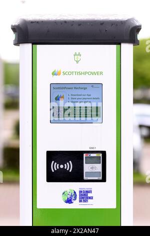 Elektrische öffentliche Ladestationen von ScottishPower, Ladegerät für Elektrofahrzeuge des Glasgow Science Centre EV Stockfoto