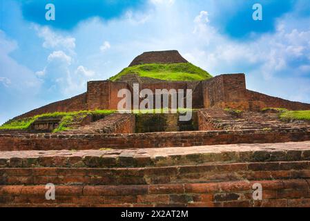 Paharpur Vihara Stupa Blick vom Boden Stockfoto