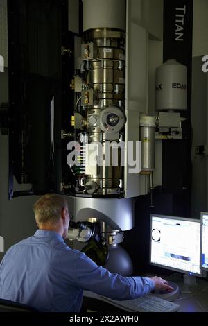 Das Rasterübertragungs-Elektronenmikroskop TEM/STEM TitanTM G2 60-300 mit bildgebendem CS-Korrektor ist ein fortschrittliches Werkzeug zur Strukturcharakterisierung von Stockfoto