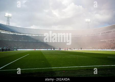 Rotterdam, Niederlande. April 2024. Rotterdam - Feuerwerk beim KNVB Cup Finale/KNVB Bekerfinale zwischen Feyenoord und NEC im Stadion Feijenoord de Kuip am 21. April 2024 in Rotterdam, Niederlande. Credit: Box to Box Pictures/Alamy Live News Stockfoto