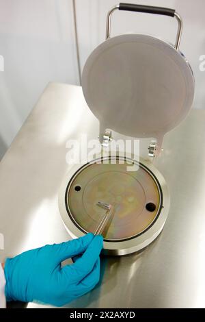 Nanomaterialgruppe Dünnschichtbeschichtungen zur Funktionalisierung von Werkstoffen für Korrosionsschutz, flexible Elektronik, Sensorik oder Energieanwendungen Stockfoto