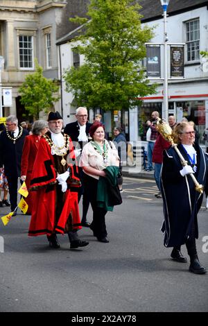 Chard, Somerset, Großbritannien. April 2024. VIPs auf Parade auf Fore Street Sonntag, 21. April 2024 Credit: Melvin Green / Alamy Live News Credit: MELVIN GREEN/Alamy Live News Saint Georges Day Parade Walking Too Saint Marys Church for a Service. Stockfoto