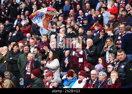 Glasgow, Schottland. 21. April 2024; Hampden Park, Glasgow, Schottland: Halbfinale des Scottish Cup Football, Rangers versus Heart of Midlothian; Hearts Fans Credit: Action Plus Sports Images/Alamy Live News Stockfoto