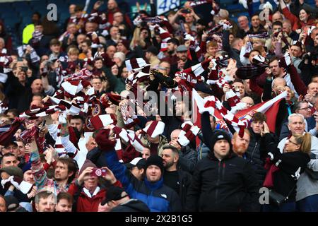 Glasgow, Schottland. 21. April 2024; Hampden Park, Glasgow, Schottland: Halbfinale des Scottish Cup Football, Rangers versus Heart of Midlothian; Hearts Fans Credit: Action Plus Sports Images/Alamy Live News Stockfoto