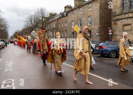 Die Kate Kennedy-Prozession, eine jährliche Veranstaltung in St. Andrews, Schottland, Großbritannien, mit einer Parade kostümierter Charaktere. Stockfoto