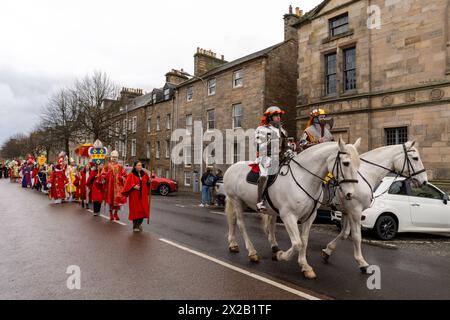 Die Kate Kennedy-Prozession, eine jährliche Veranstaltung in St. Andrews, Schottland, Großbritannien, mit einer Parade kostümierter Charaktere. Stockfoto