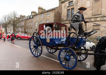 Die Kate Kennedy-Prozession, eine jährliche Veranstaltung in St. Andrews, Schottland, Großbritannien, mit einer Parade kostümierter Charaktere. Stockfoto