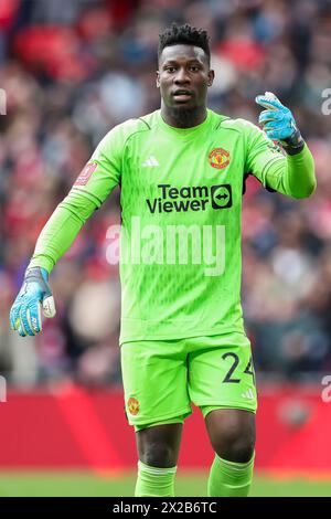 London, Großbritannien. April 2024. Manchester United Torhüter Andre Onana (24) Gesten während des Halbfinalspiels Coventry City FC gegen Manchester United FC Emirates FA Cup im Wembley Stadium, London, England, Vereinigtes Königreich am 21. April 2024 Credit: Every Second Media/Alamy Live News Stockfoto