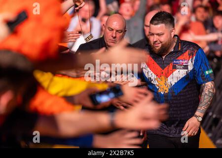 ROTTERDAM, NIEDERLANDE - 18. APRIL: Michael Smith von England während der BetMGM Premier League Darts 2024 - Rotterdam am 18. April 2024 in Rotterdam, Niederlande. (Foto: Joris Verwijst/BSR Agency) Stockfoto