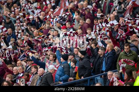 Glasgow, Schottland. 21. April 2024; Hampden Park, Glasgow, Schottland: Halbfinale des Scottish Cup Football, Rangers versus Heart of Midlothian; Hearts Fans Credit: Action Plus Sports Images/Alamy Live News Stockfoto