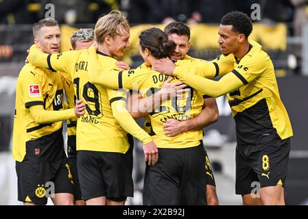 21. April 2024, Nordrhein-Westfalen, Dortmund: Fußball: Bundesliga, Borussia Dortmund - Bayer Leverkusen, Spieltag 30, Signal Iduna Park. Dortmunder Niclas Füllkrug (2. -F-r-) feiert mit Dortmunder Marco Reus (l-r), Dortmunder Julian Ryerson, Dortmunder Marcel Sabitzer und Dortmunder Felix Nmecha sein Tor für 1:0.WICHTIGER HINWEIS: gemäß den Vorschriften der DFL Deutscher Fußball-Liga und des DFB Deutscher Fußball-Bundes ist es verboten, im Stadion und/oder des Spiels aufgenommene Fotografien in Form von sequenziellen Bildern und/oder videoähnlichen Fotoserien zu verwenden oder zu verwenden Stockfoto