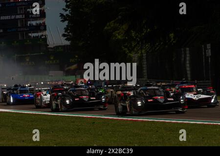 Imola Circuit, Bologna, Emilia-Romagna, Italien. April 2024. 2024 FIA-Langstrecken-Weltmeisterschaft, 6 Stunden Imola, Wettkampftag; Start des Rennens Credit: Action Plus Sports/Alamy Live News Stockfoto