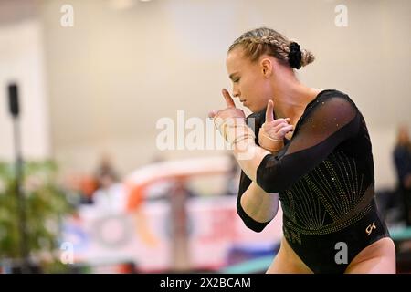 Jesolo, Italien. April 2024. Elizabeth Black (CAN) Floor während des Kunstturns - Trofeo di Jesolo, Turnen in Jesolo, Italien, 21. April 2024 Credit: Independent Photo Agency/Alamy Live News Stockfoto