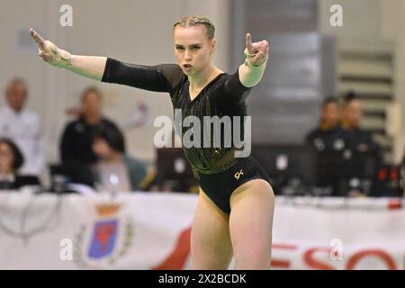 Jesolo, Italien. April 2024. Ellie Black (CAN) Floor während des Kunstturns - Trofeo di Jesolo, Gymnastik in Jesolo, Italien, 21. April 2024 Credit: Unabhängige Fotoagentur/Alamy Live News Stockfoto