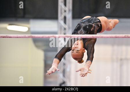 Jesolo, Italien. April 2024. Alice D'Amato (ITA) UB während des Kunstturns - Trofeo di Jesolo, Turnen in Jesolo, Italien, 21. April 2024 Credit: Independent Photo Agency/Alamy Live News Stockfoto