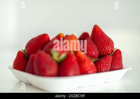 Erdbeeren auf einem Tablett Stockfoto