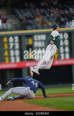 Denver CO, USA. April 2024. Colorado Shortstop Ezequiel Tovar (14) in Aktion während des Spiels mit den Seattle Mariners und Colorado Rockies im Coors Field in Denver Co. David Seelig/Cal Sport Medi. Quelle: csm/Alamy Live News Stockfoto