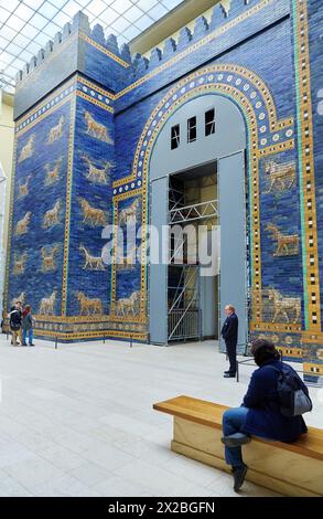 Ischtar-Tor von der antiken Stadt Babylon, Pergamon Museum, Berlin, Deutschland. Stockfoto