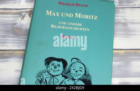 Viersen, Deutschland - 9. April. 2024: Nahaufnahme von Wilhelm Busch Buchcover Max und Moritz Stockfoto