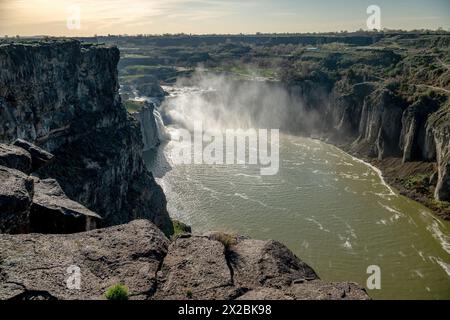 Wasserfall mit Nebelwolken auf dem Snake River in der Morgensonne Stockfoto