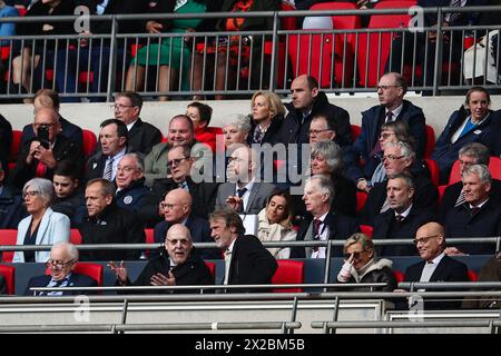 LONDON, Großbritannien - 21. April 2024: Avram Glazer und Sir Jim Ratcliffe bei den Emirates FA Cup Halbfinalspielen zwischen Coventry City FC und Manchester United FC im Wembley Stadium (Foto: Craig Mercer/ Alamy Live News) Stockfoto