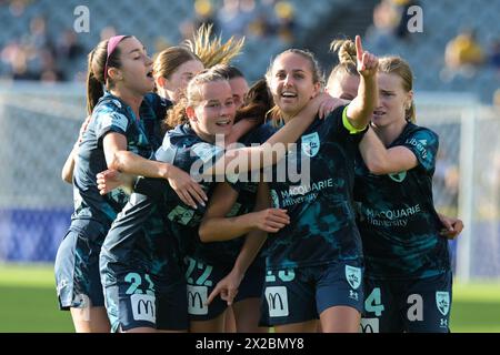 Gosford, Australien. April 2024. Das Team von Sydney FC feiert, nachdem es im Halbfinale 2 der Liberty A-League 2023-24 (Leg 1) zwischen Central Coast Mariners FC und Sydney FC im Industree Group Stadium ein Tor geschossen hat. Endergebnis: Sydney FC 1: 0 Central Coast Mariners FC. Quelle: SOPA Images Limited/Alamy Live News Stockfoto