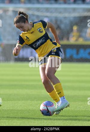 Gosford, Australien. April 2024. Bianca Galic von Central Coast Mariners FC wird während des Halbfinales 2 (Leg 1) der Liberty A-League 2023-24 zwischen Central Coast Mariners FC und Sydney FC im Industree Group Stadium in Aktion genommen. Endergebnis: Sydney FC 1: 0 Central Coast Mariners FC. (Foto: Luis Veniegra/SOPA Images/SIPA USA) Credit: SIPA USA/Alamy Live News Stockfoto