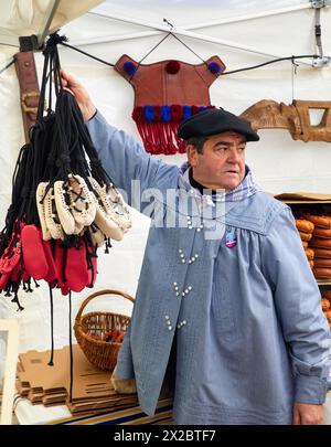 Albarcas, Handwerk Anlandungen, Feria de Santo Tomás, dem Fest des Hl. Thomas findet am 21. Dezember. An diesem Tag San Sebastián ist in umgewandelt Stockfoto