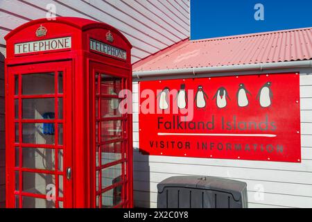 Traditionelle Englische Telefonbox, Besucherzentrum, Port Stanley, Falklandinseln, Großbritannien Stockfoto