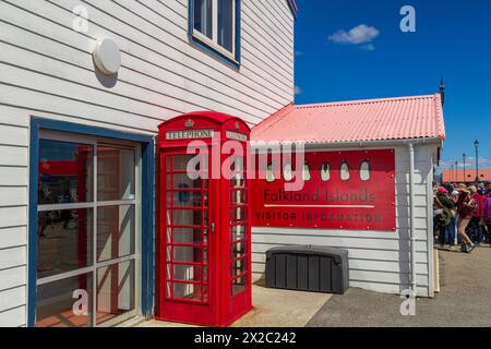 Traditionelle Englische Telefonbox, Besucherzentrum, Port Stanley, Falklandinseln, Großbritannien Stockfoto