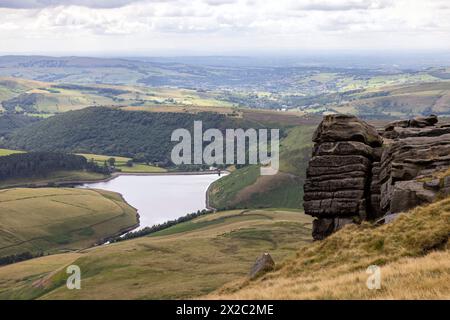 Der Pennine Way. Kinder Reservoir von Sandy Heys auf Kinder Scout Stockfoto