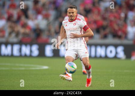 Curitiba, Brasilien. April 2024. Rene of Internacional, während des Spiels zwischen Athletico Paranaense und Internacional, für die brasilianische Serie A 2024, am 21. April im Ligga Arena Stadium in Curitiba. Foto: Max Peixoto/DiaEsportivo/Alamy Live News Credit: DiaEsportivo/Alamy Live News Stockfoto