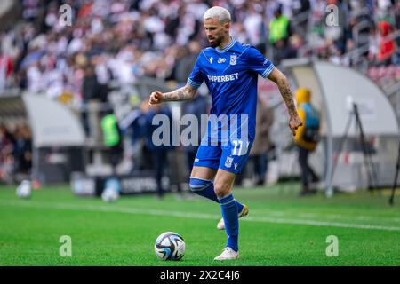 Lodz, Polen. April 2024. Kristoffer Velde aus Lech wurde während des Polnischen PKO Ekstraklasa League-Spiels zwischen LKS Lodz und Lech Poznan im Wladyslaw Krol Municipal Stadium gesehen. Credit: Mikołaj Barbanell/Alamy Live News Credit: Mikołaj Barbanell/Alamy Live News Stockfoto