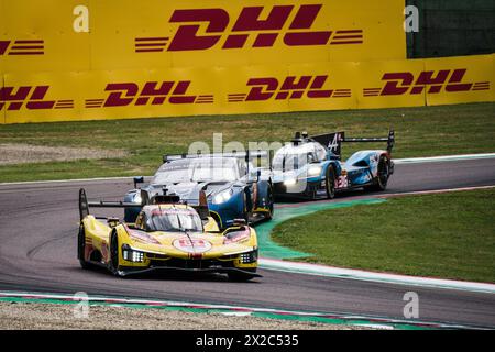 Imola, Bologna, Italien. April 2024. Ferrari Hypercar Nr. 83 gefahren von Rober Kubica, Robert Shwartzman und Yifei YE während des Rennens in der Kurve Tosa auf der 6H von Imola, 2. Runde der World Endurance CampiChampionship auf der internationalen Rennstrecke Enzo und Dino Ferrari (Credit Image: © Luca Martini/ZUMA Press Wire) NUR REDAKTIONELLE VERWENDUNG! Nicht für kommerzielle ZWECKE! Stockfoto