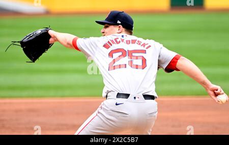 Pittsburgh, Usa. April 2024. Der Boston Red Sox Pitcher Josh Winckowski (25) startet am Sonntag, den 21. April 2024, gegen die Pittsburgh Pirates im PNC Park. Foto: Archie Carpenter/UPI Credit: UPI/Alamy Live News Stockfoto