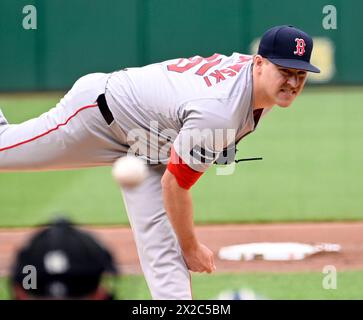 Pittsburgh, Usa. April 2024. Der Boston Red Sox Pitcher Josh Winckowski (25) startet am Sonntag, den 21. April 2024, gegen die Pittsburgh Pirates im PNC Park. Foto: Archie Carpenter/UPI Credit: UPI/Alamy Live News Stockfoto