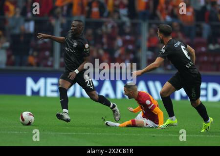 Istanbul, Türkei. April 2024. Istanbul, Türkei, 21. April 2024: Mame Thiam (27 Pendikspor) während des türkischen Super League Fußballspiels zwischen Galatasaray und Pendikspor im Rams Park, Türkei. (EO/SPP) Credit: SPP Sport Press Photo. /Alamy Live News Stockfoto