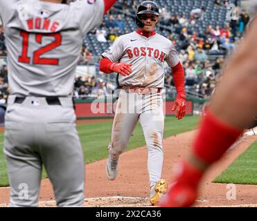 Pittsburgh, Usa. April 2024. Der Boston Red Sox Outfield Jarren Duran (16) erzielte im achten Inning gegen die Pittsburgh Pirates am Sonntag, den 21. April 2024 in Pittsburgh. Foto: Archie Carpenter/UPI Credit: UPI/Alamy Live News Stockfoto